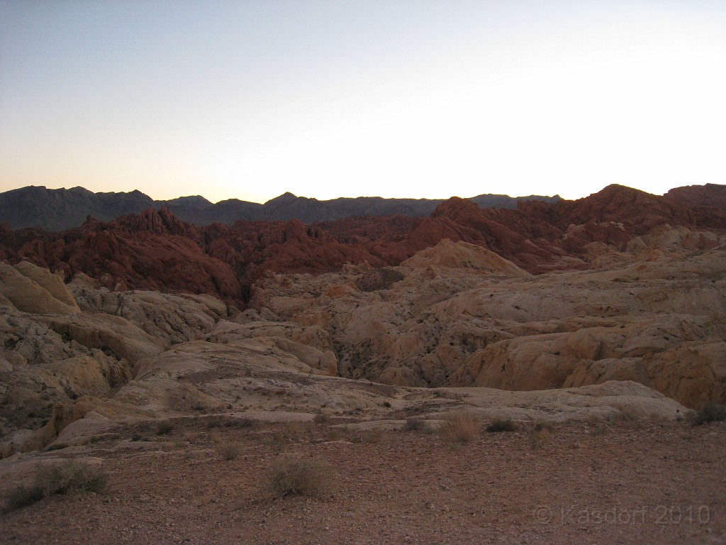 Las Vegas 2010 - Valley of Fire 1661.JPG - The 2010 Las Vegas Fire - Ice and Sweat Tour. Half Marathon, Red Rock Canyon, Mt. Charleston, Casinos, Valley of Fire.... and buffets!